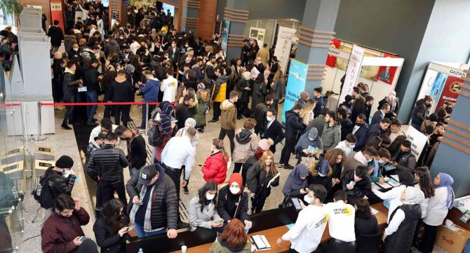 İ̇pekyolu Kariyer Fuarı’na Öğrenci Akını