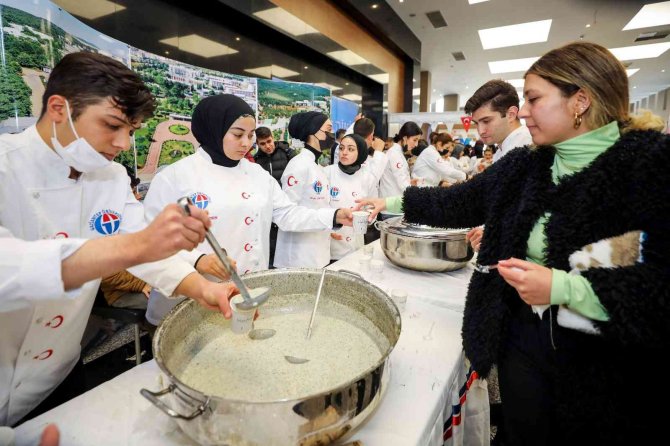 İ̇pekyolu Kariyer Fuarı’na Öğrenci Akını