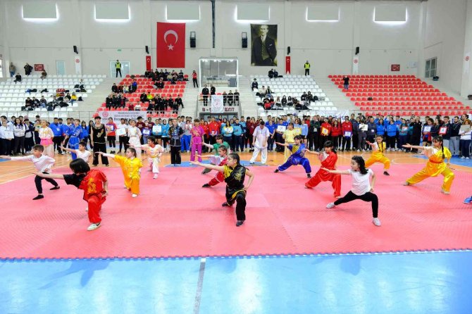 Badminton 2. Lig Maçları Sivas’ta Başladı