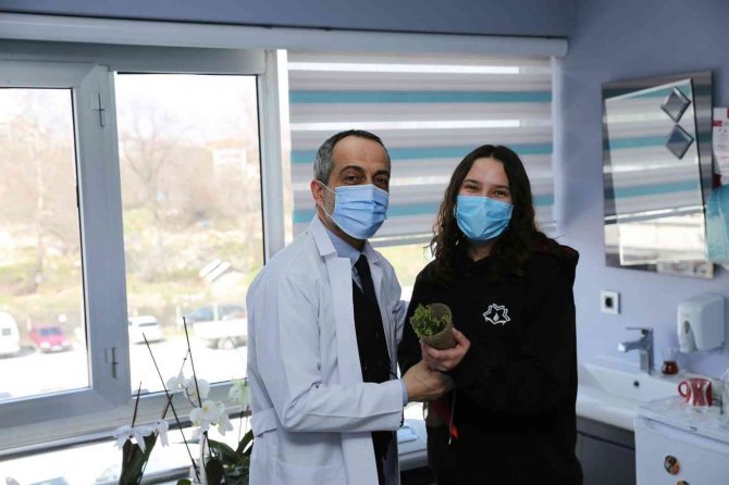 Öğrencilerden Hekimlere Tıp Bayramı Ziyareti