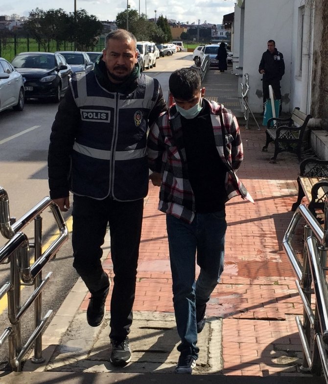 Katiliyle Aynı Karede