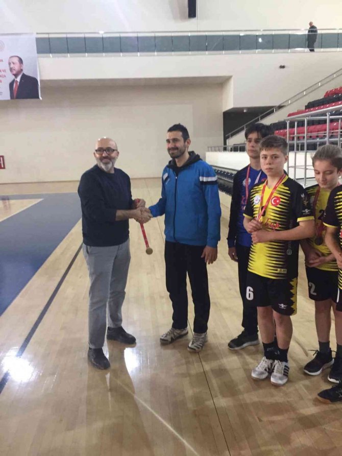 Gazipaşa Ortaokulu, Hentbolda Türkiye Finalleri’ne Katılacak