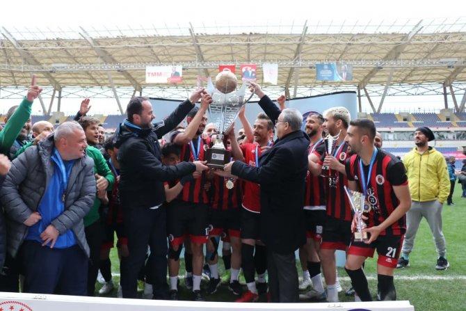 Gölcük İ̇şitme Engelliler Spor Kulübü Şampiyonluk Kupasını Aldı