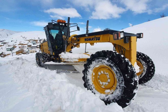 Gümüşhane’nin Kapalı Köy Yollarında Hummalı Çalışma