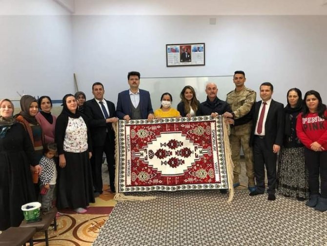 Çukurcalı Kadınlardan Kilim Kursuna Yoğun İlgi