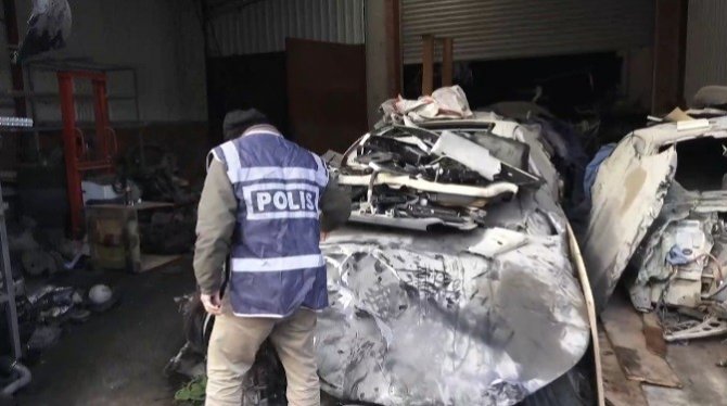 İ̇zmir’de Oto Hırsızlık Şebekesine Eş Zamanlı Operasyon: 6 Gözaltı