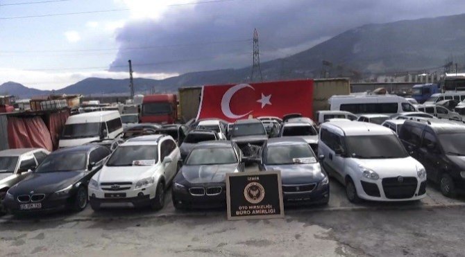 İ̇zmir’de Oto Hırsızlık Şebekesine Eş Zamanlı Operasyon: 6 Gözaltı