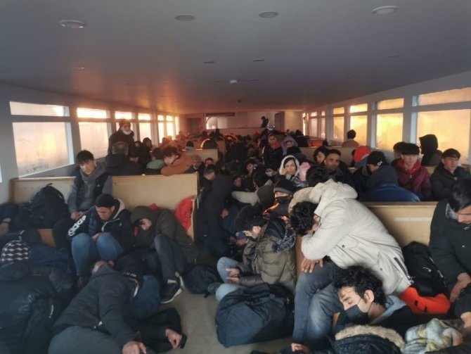 İ̇zmir’de 278 Düzensiz Göçmen Yakalandı