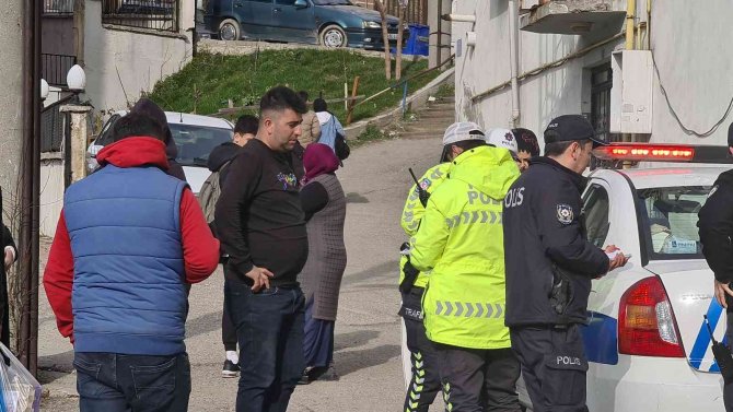 Geri Geri Gelen Aracın Altında Kalan Yaşlı Kadın Ağır Yaralandı