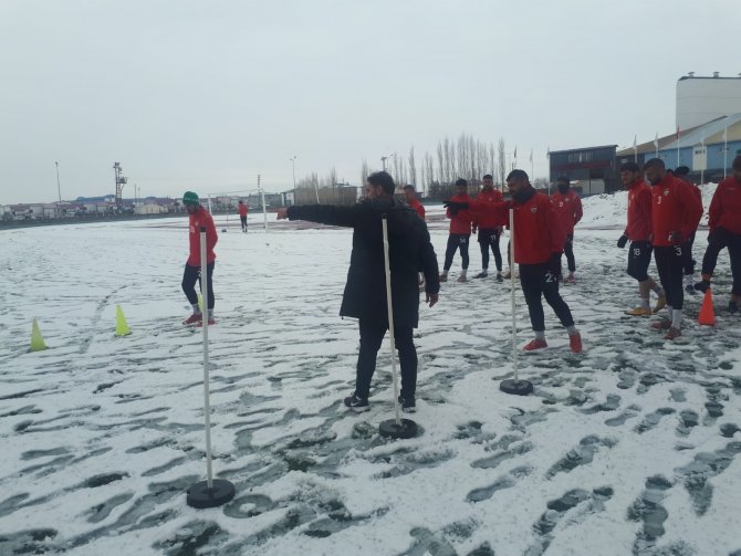 Kars 36 Spor Kar Altında Çalıştı