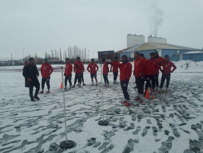 Kars 36 Spor Kar Altında Çalıştı
