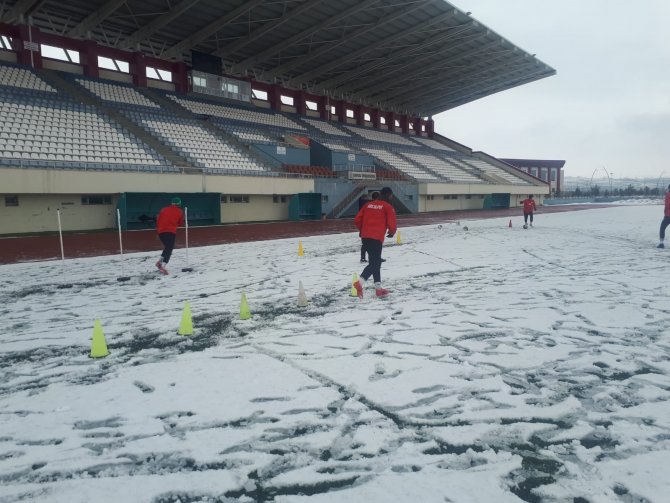 Kars 36 Spor Kar Altında Çalıştı