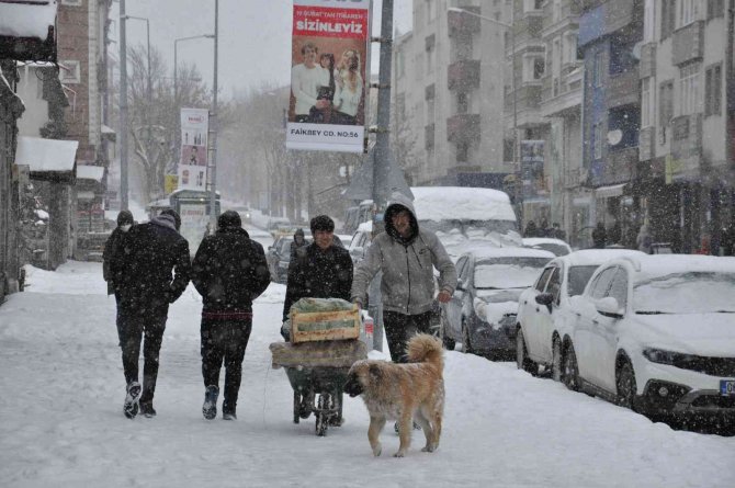 Kars’ta 3 İlçede Okullar Tatil Edildi