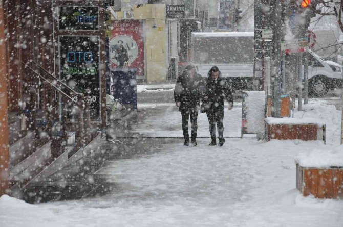 Kars’ta 3 İlçede Okullar Tatil Edildi