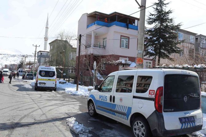 Tüfeğini Temizlerken Kendi Vurdu