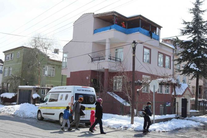 Tüfeğini Temizlerken Kendi Vurdu