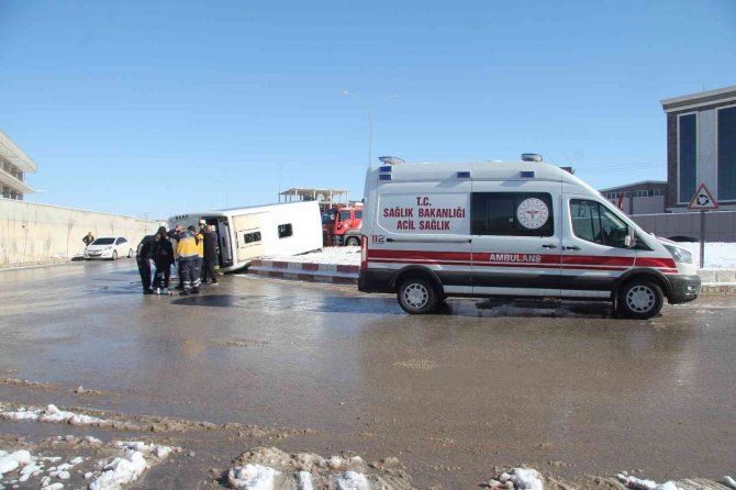 Gaziantep’te İşçi Servisi Devrildi: 3 Yaralı