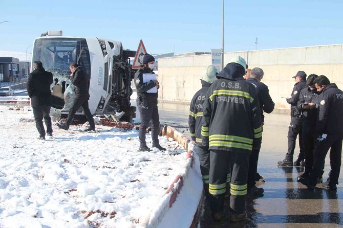 Gaziantep’te İşçi Servisi Devrildi: 3 Yaralı