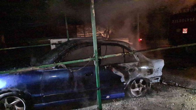 Park Halindeki Otomobil Alevlere Teslim Oldu