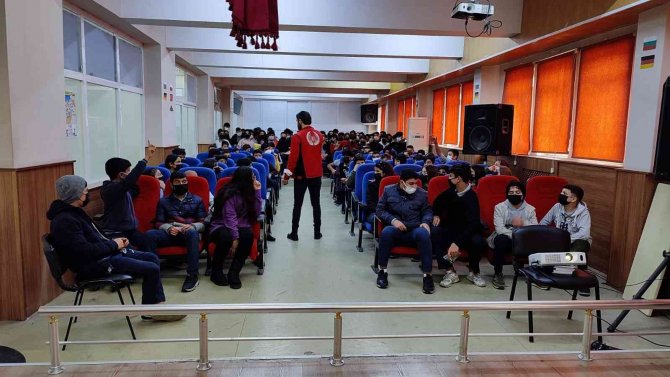 Öğrenciler Terör Konusunda Bilgilendiriliyor