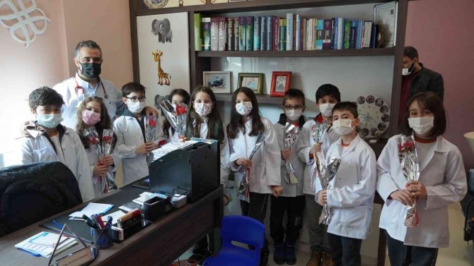 Minik Doktorlar, Yüzleri Güldürdü