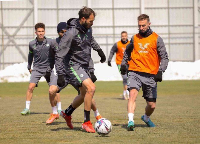 Konyaspor, Fenerbahçe Maçı Hazırlıklarına Başladı