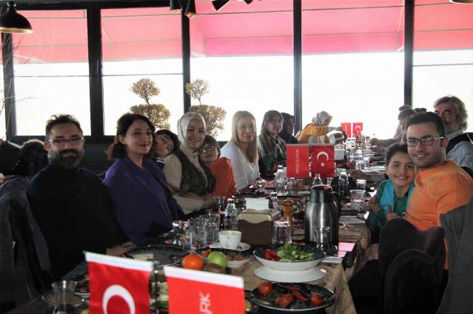 Elazığ’da Sağlıkçılar 14 Mart Tıp Bayramı’nda Bir Araya Geldi