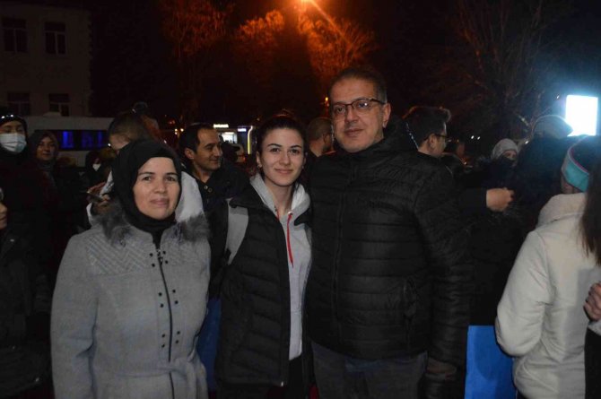 Şampiyon Karateciler Coşkuyla Karşılandı
