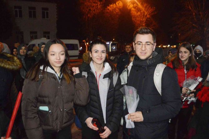 Şampiyon Karateciler Coşkuyla Karşılandı