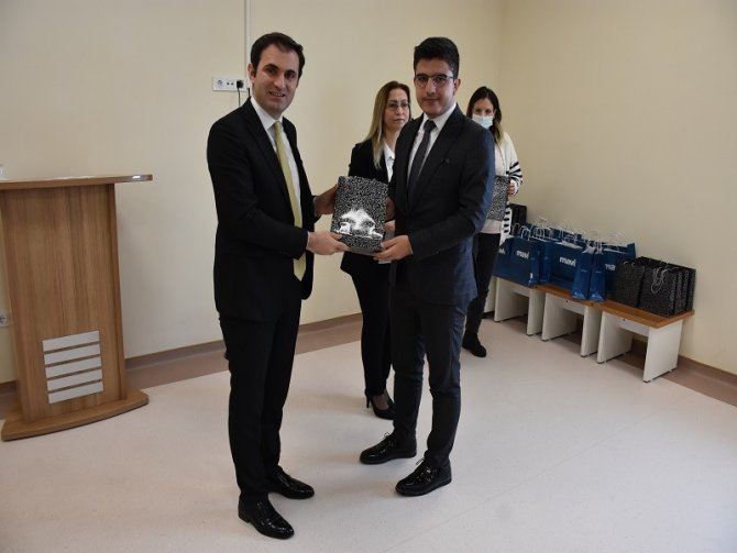 Sason Devlet Hastanesinde 14 Mart Tıp Bayramı Pasta İle Kutlandı