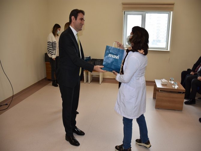 Sason Devlet Hastanesinde 14 Mart Tıp Bayramı Pasta İle Kutlandı