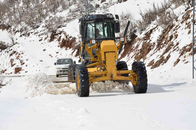 Şırnak’ta Kapalı Köy Yolları Açıldı