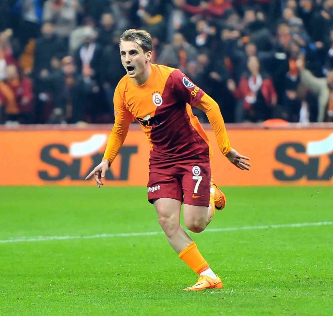 Spor Toto Süper Lig: Galatasaray: 2 - Beşiktaş: 0 (İ̇lk Yarı)