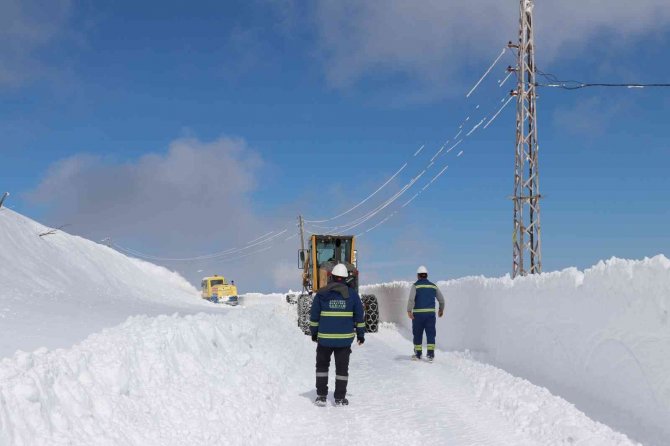 2 Metre Karda 4 Saatte Bölgeye Ulaştılar