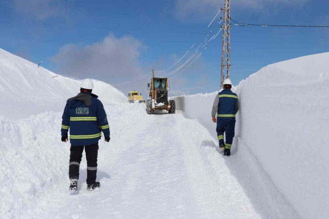 2 Metre Karda 4 Saatte Bölgeye Ulaştılar