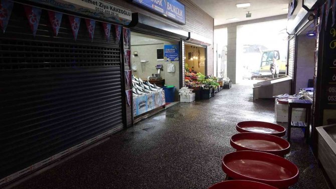 Kar Ve Soğuk Hava Balık Tezgâhlarını Olumsuz Etkiledi