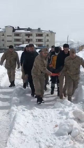 Tunceli’de Yaralı Şahıs, Helikopterle Hastaneye Ulaştırıldı