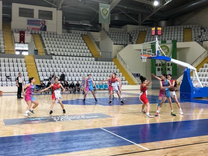 Turgutlu Belediyespor U18 Kız Basketbol Takımı Anadolu Şampiyonası’nda