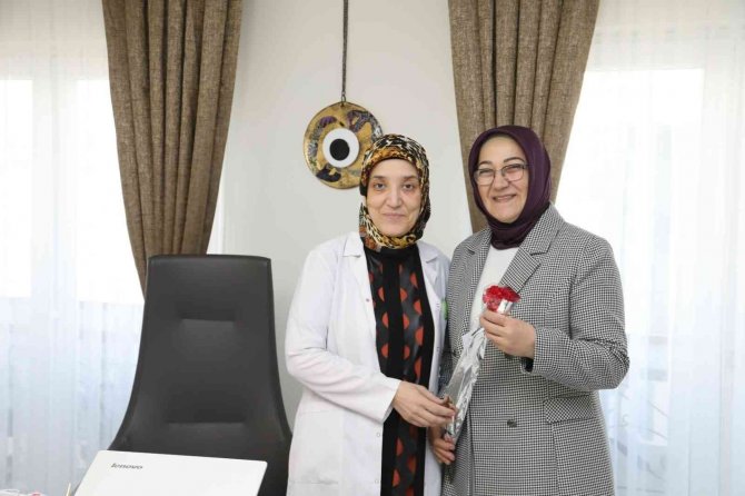 Van Büyükşehir Belediyesi Sağlık Çalışanlarının Bayramını Kutladı