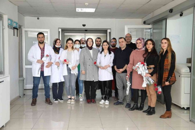 Van Büyükşehir Belediyesi Sağlık Çalışanlarının Bayramını Kutladı