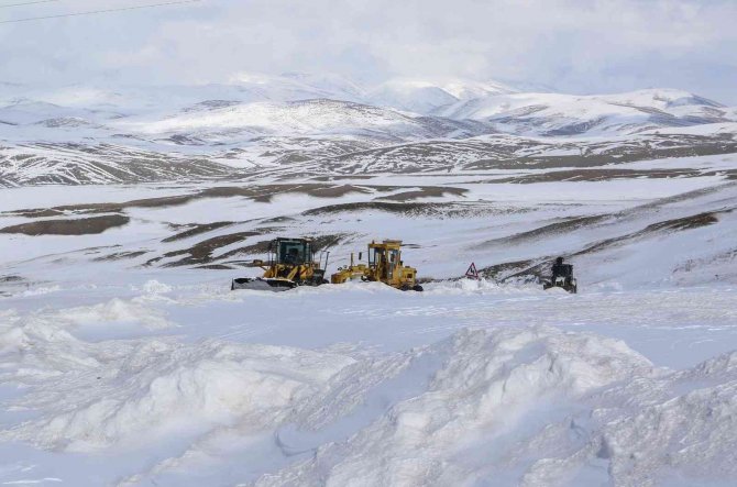 Van’da 216 Yerleşim Yerinin Yolu Ulaşıma Kapandı