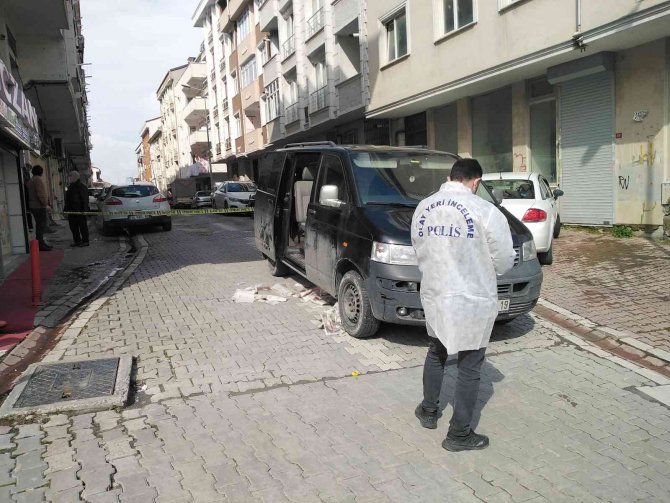 Esenyurt’ta 3 Yaşındaki Küçük Çocuk Arabanın Altında Kalarak Hayatını Kaybetti