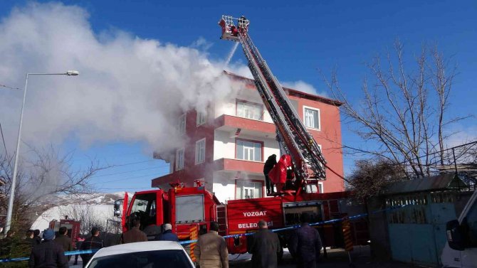 Dumanı Gören Telefona Sarıldı, Ekipler Alarma Geçti
