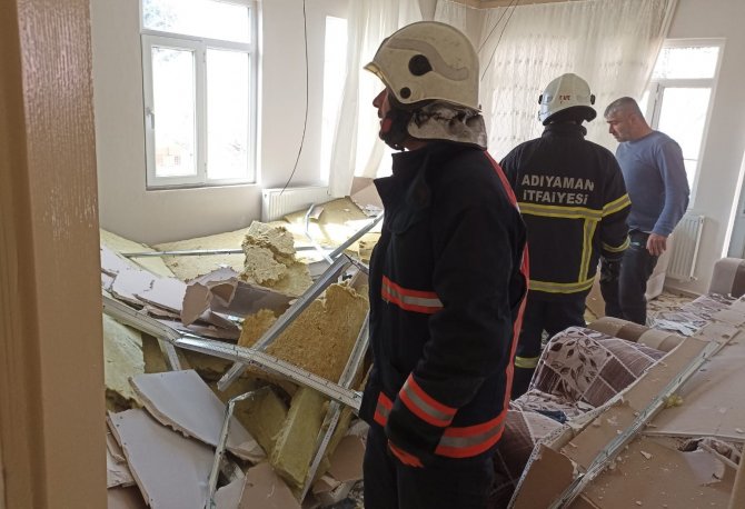 Kahvaltı Yapan Çift, Çöken Asma Tavanın Altında Kaldı
