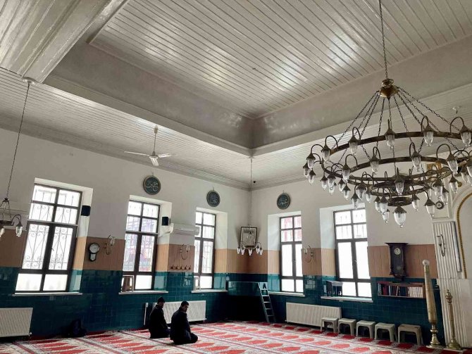 Osmanlı Dönemindeki İ̇stanbul’da Ezan İlk Olarak Bu Camide Okunuyordu
