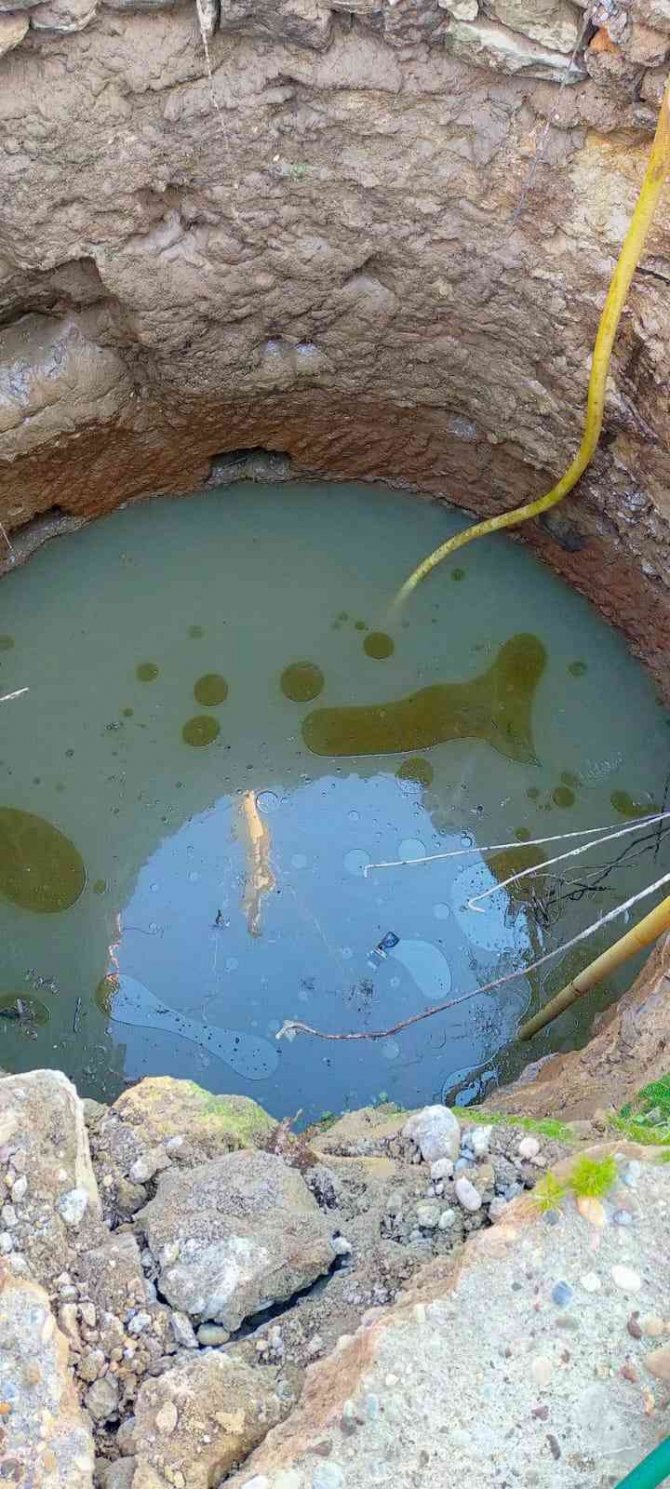 12 Metre Derinliğinde Kuyuya Traktörü İle Düştü, Yüzerek Çıktı