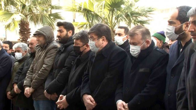 Çocuğuyla Fotoğraf Çektikten Birkaç Saat Sonra İntihar Eden Polis Son Yolculuğuna Uğurlandı