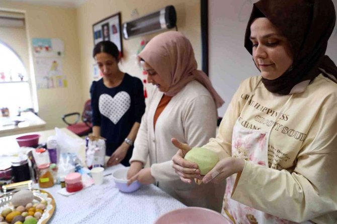 Bağcılar Çocuk Gelişimi Kursiyerleri, Evdeki Malzemelerle Organik Oyun Hamuru Yapmayı Öğrendi