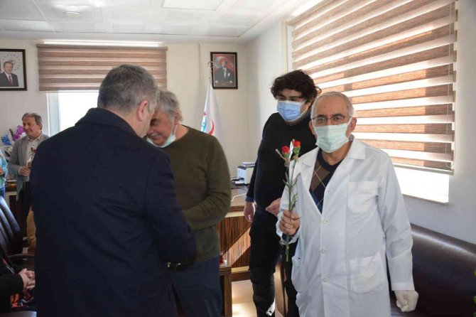 Başkan Akçadurak Sağlık Çalışanlarını Ziyaret Etti