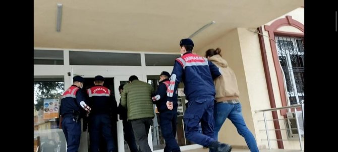Bilecik Jandarması 5 Ayrı Yerde Hırsızlık Yapan 4 Kişiyi Yakaladı